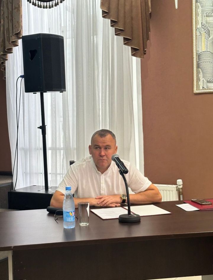 Эдуард Хасанов провел аппаратное совещание: соцзащита, АПК и правопорядок в центре внимания