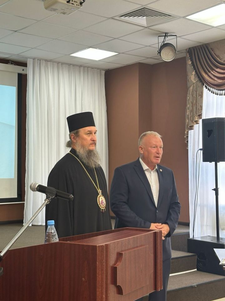 Епископ Пахомий «Чистай шәһәре алдындагы казанышлары өчен» мактау билгесенә лаек булды