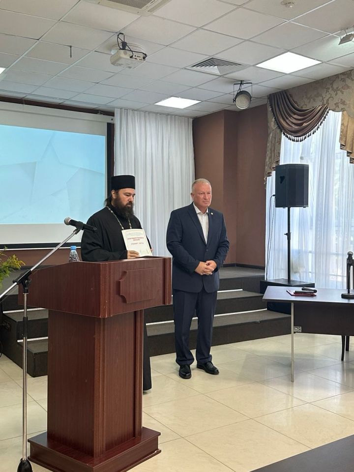 Епископ Пахомий «Чистай шәһәре алдындагы казанышлары өчен» мактау билгесенә лаек булды