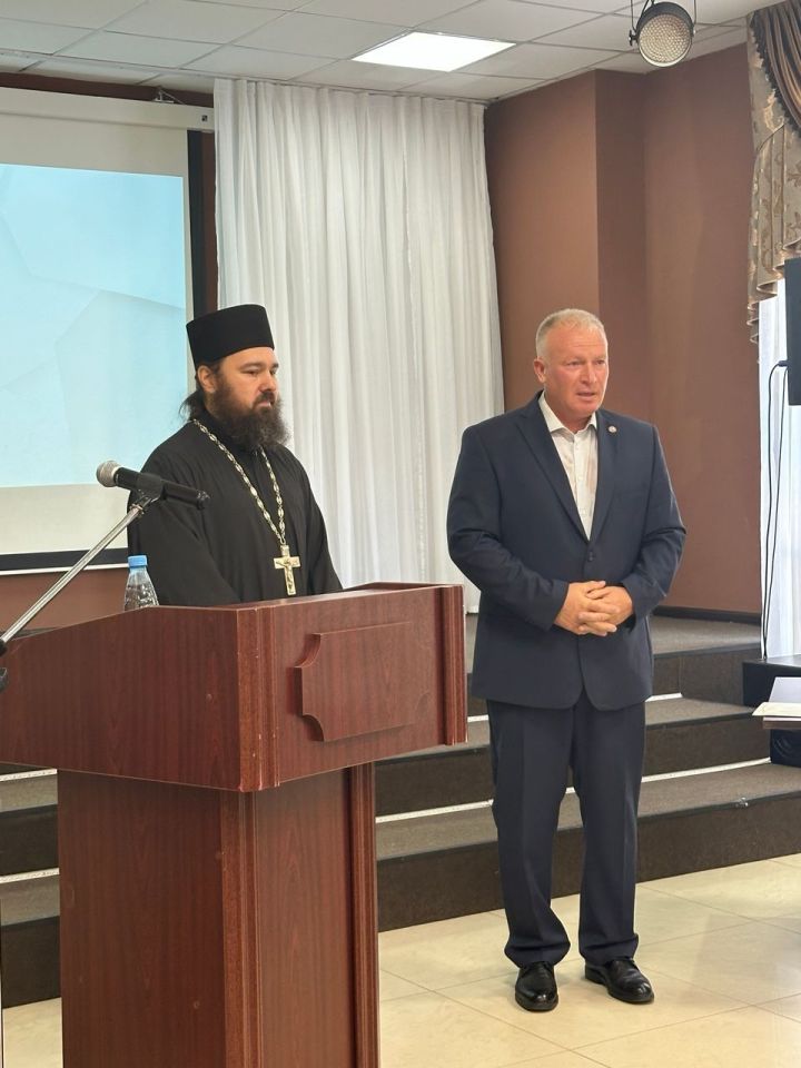 Епископ Пахомий «Чистай шәһәре алдындагы казанышлары өчен» мактау билгесенә лаек булды