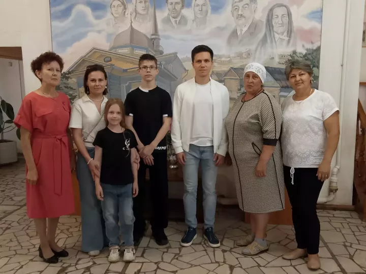 Тумышы белән Яуширмә авылыннан булган Габделхәй Хөснуллинның оныгы Елена Казакова, туганлык җепләрен эзләп, Чистай якларына кайтты (1нче өлеш)