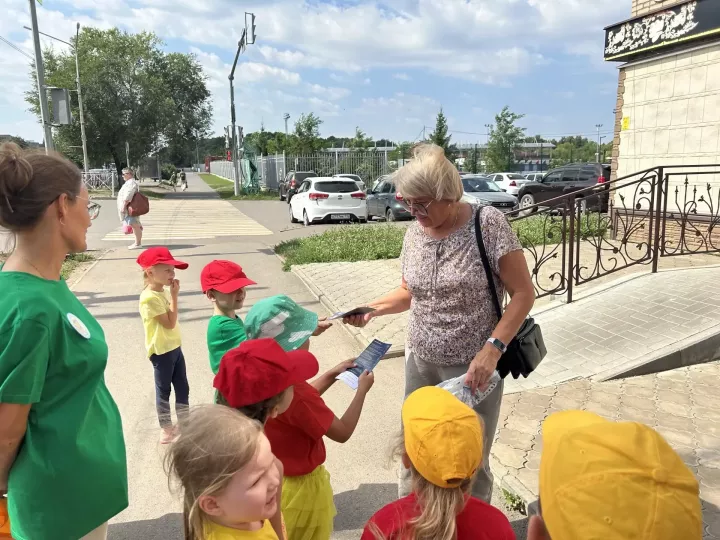 В день рождения светофора чистопольские малыши напомнили о правилах дорожного движения