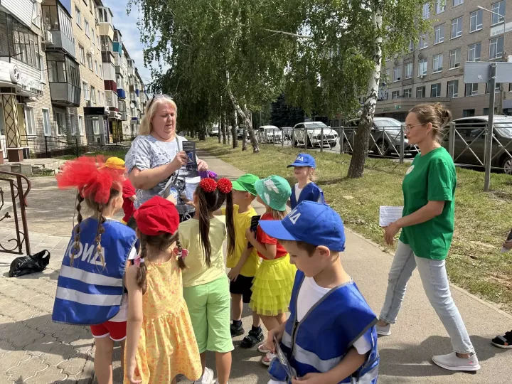 В день рождения светофора чистопольские малыши напомнили о правилах дорожного движения