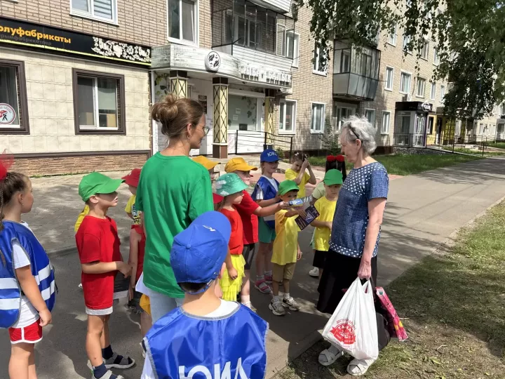 В день рождения светофора чистопольские малыши напомнили о правилах дорожного движения