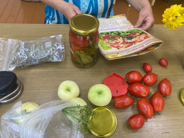 В селе Чистопольского района состоялась встреча, посвященная традициям домашнего консервирования
