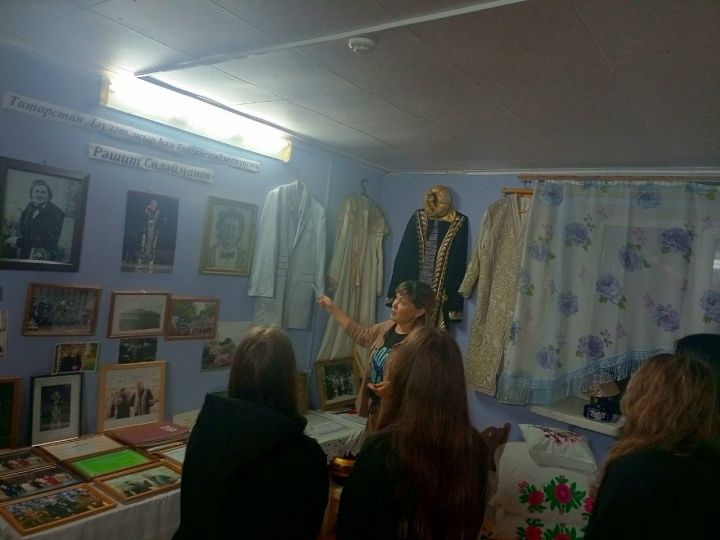 В селе Чистопольского района молодежь познакомилась с экспозицией о земляке-артисте Рашите Сулейманове