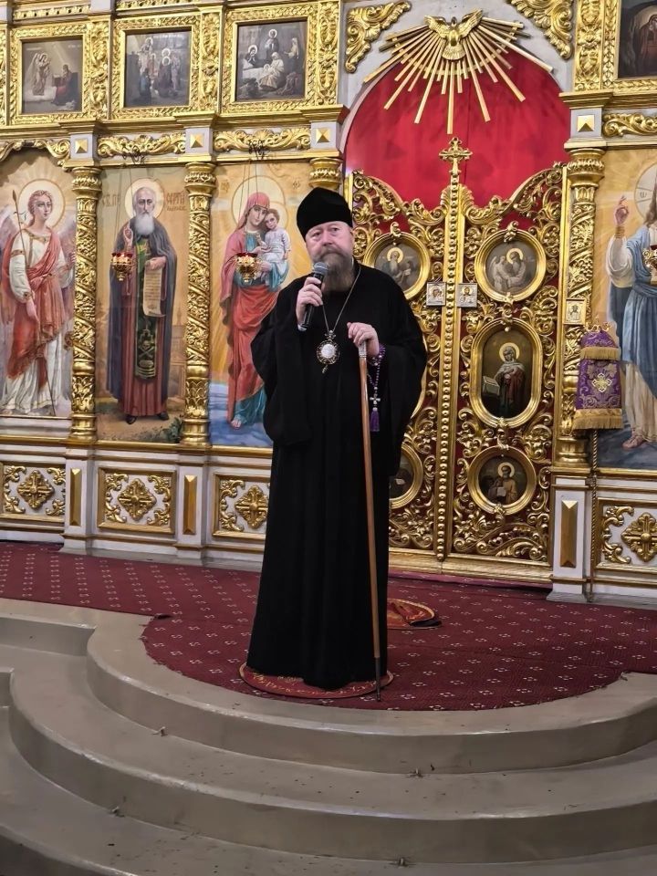 Епископ Филарет совершил вечернее богослужение в Свято-Никольском соборе в канун праздника Креста