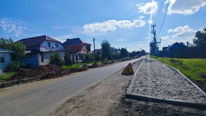 На улице Хмельницкого в Чистополе идёт капитальный ремонт дороги и прокладка водопровода