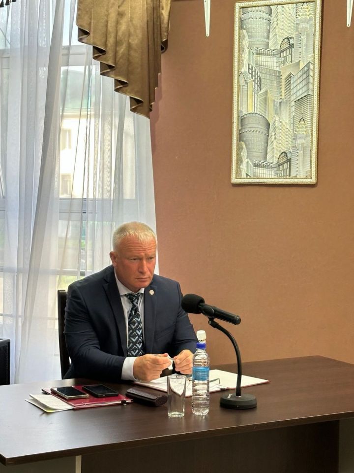 Дмитрий Иванов эпидемиологик хәл, урып-җыю һәм хокук тәртибе торышы турында докладлар тыңлады