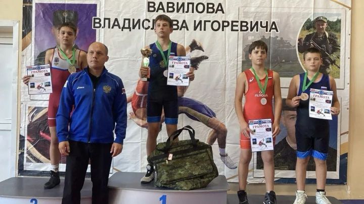 «Батыр» подтверждает статус: чистопольские борцы взяли медали на отборе в сборную