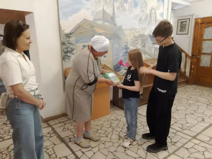Тумышы белән Яуширмә авылыннан булган Габделхәй Хөснуллинның оныгы Елена Казакова, туганлык җепләрен эзләп, Чистай якларына кайтты (2нче өлеш)