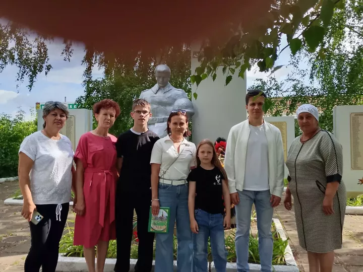 Тумышы белән Яуширмә авылыннан булган Габделхәй Хөснуллинның оныгы Елена Казакова, туганлык җепләрен эзләп, Чистай якларына кайтты (2нче өлеш)