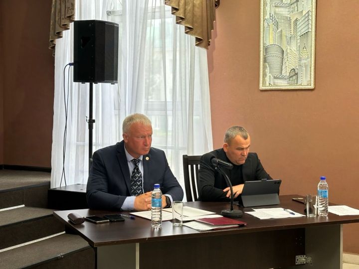 На совещании у главы района обсудили участие в грантах, ход уборочной и подготовку к выборам