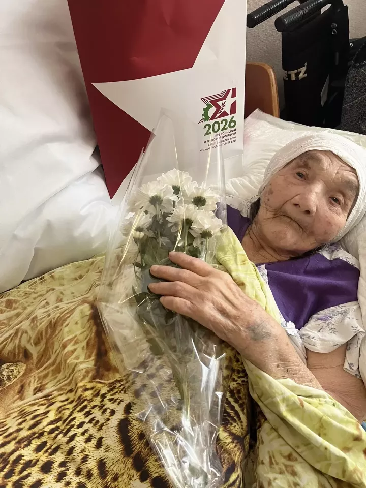 В Чистополе поздравили с 94-летием труженицу тыла Нуранию Шарифуллину