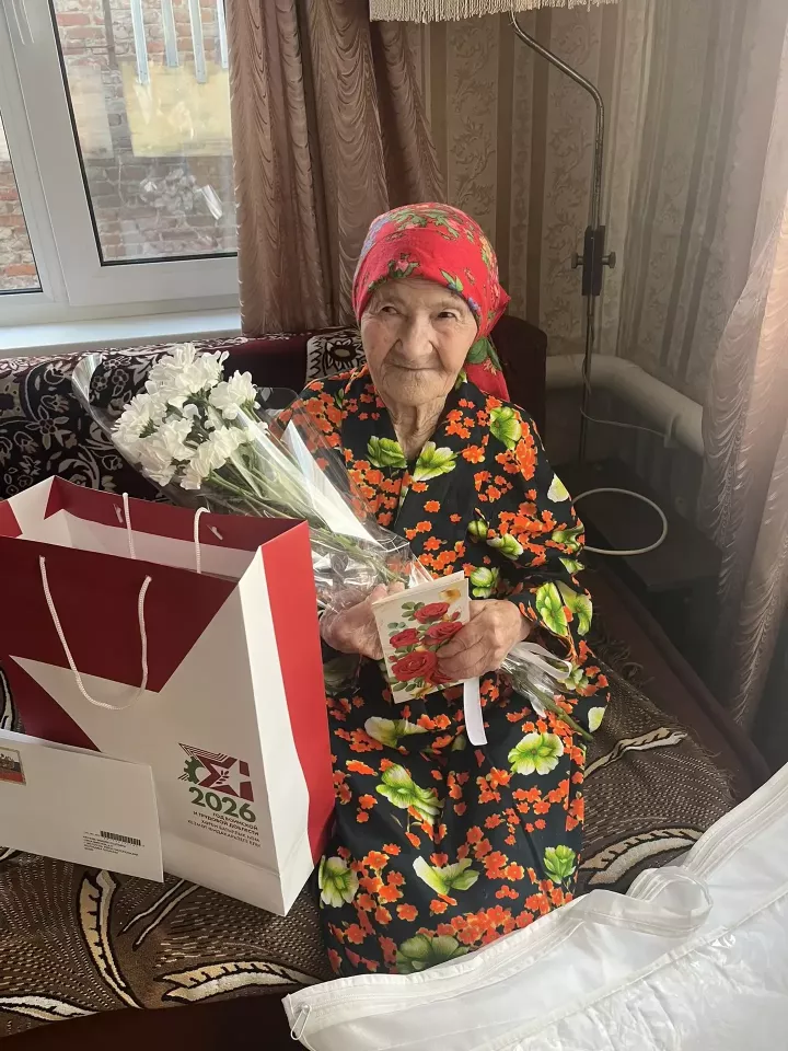 В Чистополе поздравили труженицу тыла Замбику Ахунову с 94-летием