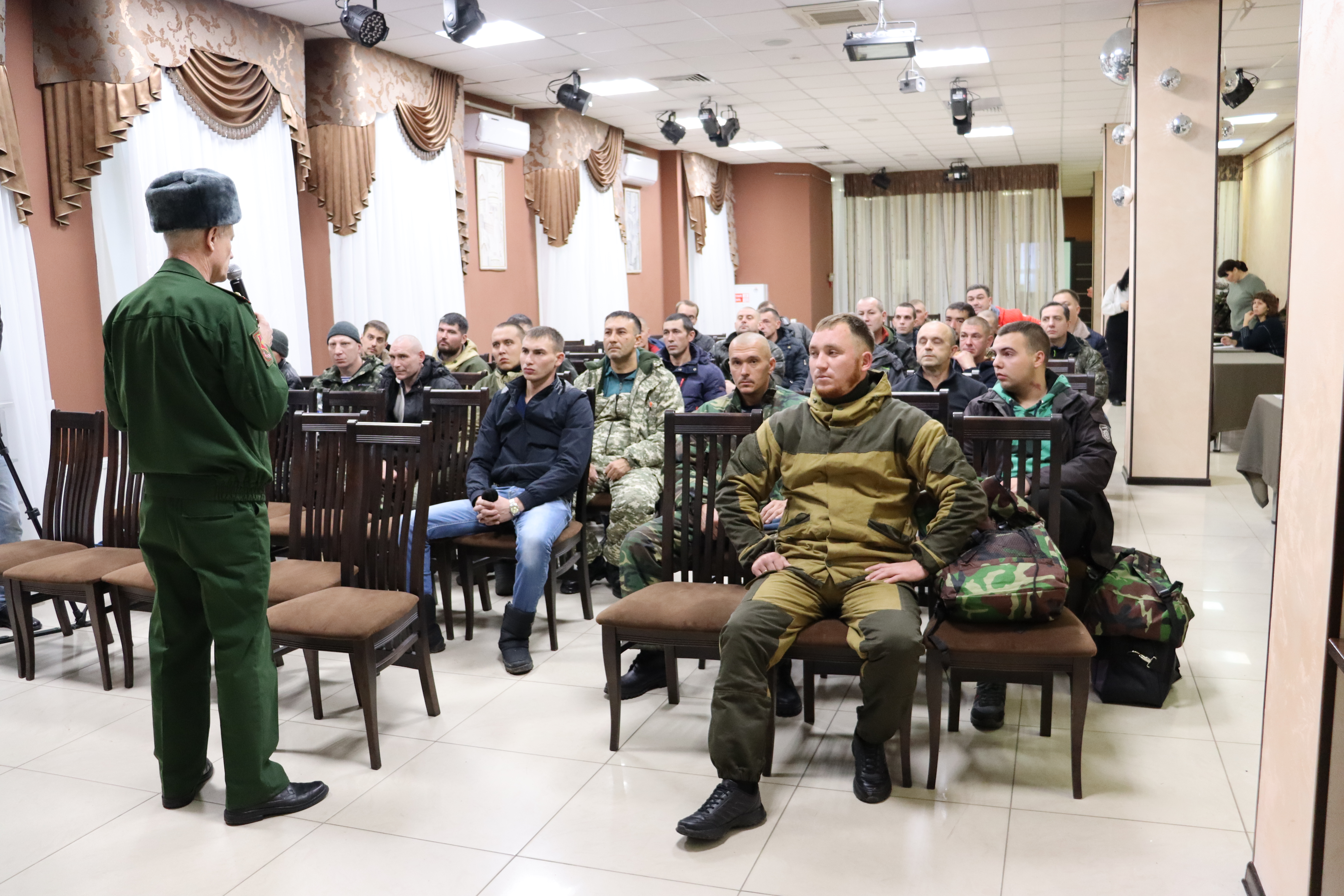 Мама, я вернусь!»: в Чистополе состоялась очередная отправка мобилизованных  граждан