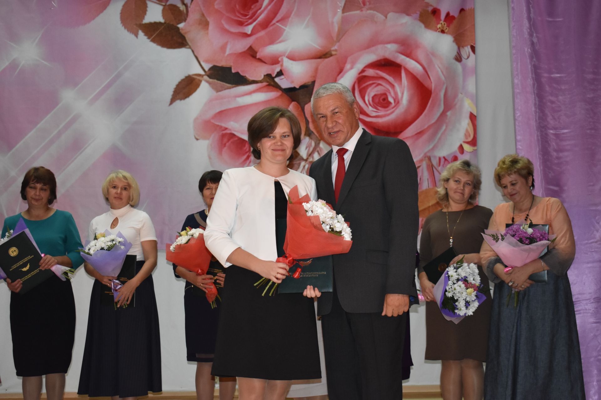В Чистополе поздравляли с профессиональным праздником педагогов (фоторепортаж)