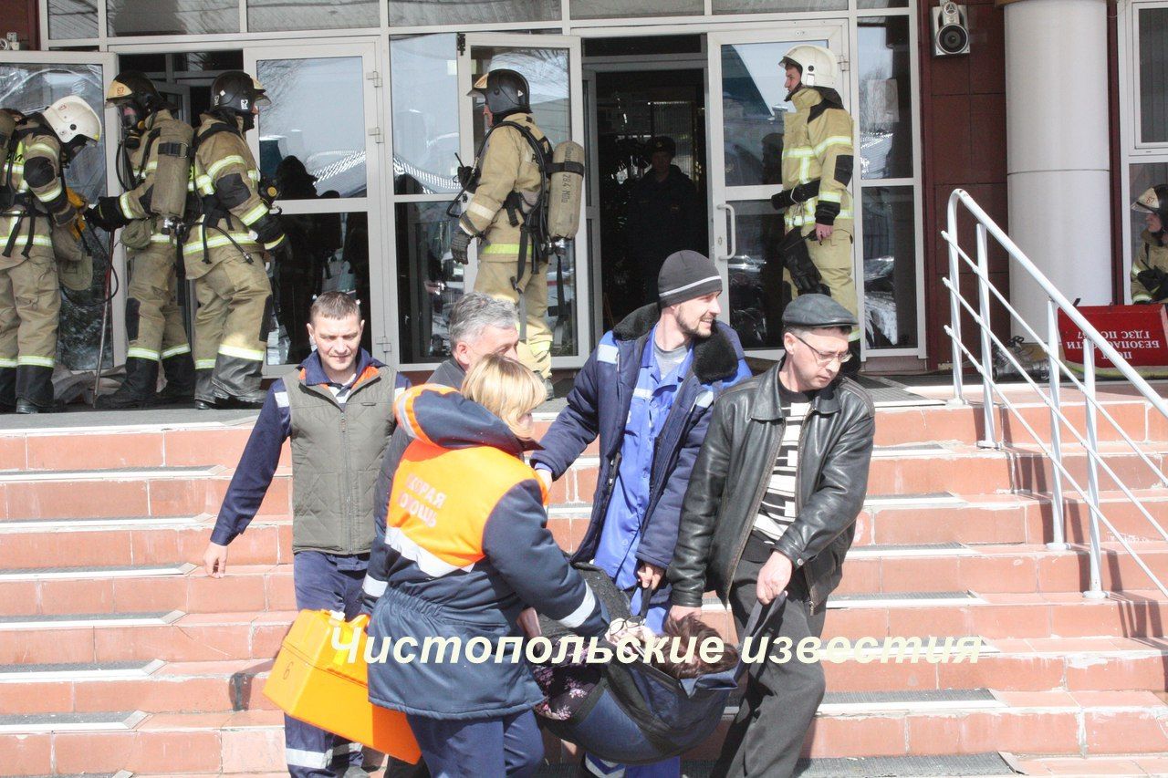 Из развлекательного центра в Чистополе экстренно эвакуировали людей (фоторепортаж)&nbsp;