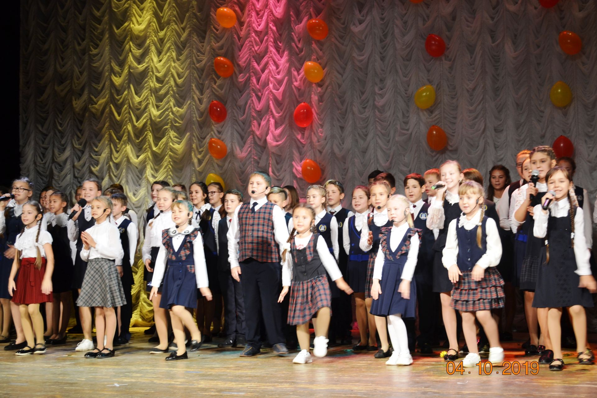 В Чистополе состоялся концерт к Дню учителя (ФОТОРЕПОРТАЖ)