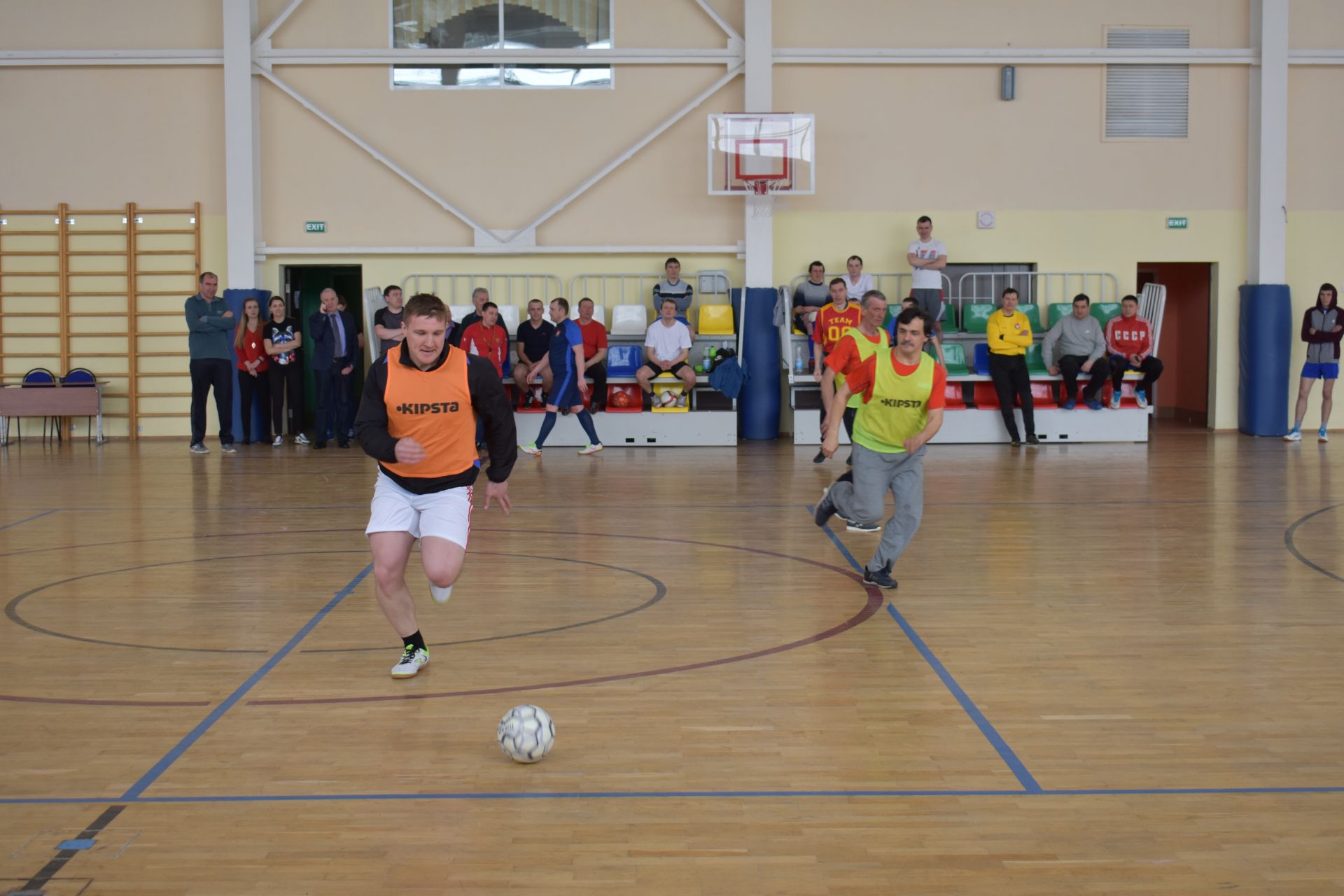 В Чистополе состоялся чемпионат по мини-футболу между ПТС Татарстана (фоторепортаж)
