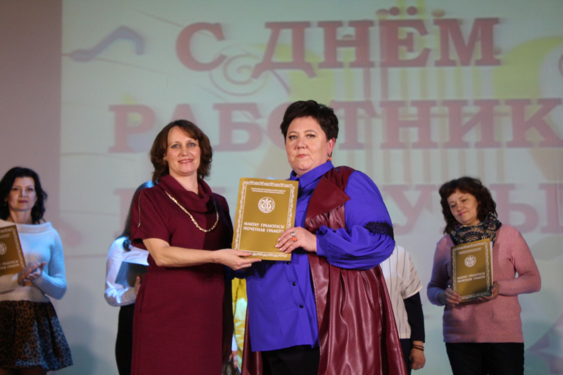 Чистопольских работников культуры поздравили столичные артисты (ФОТОРЕПОРТАЖ)
