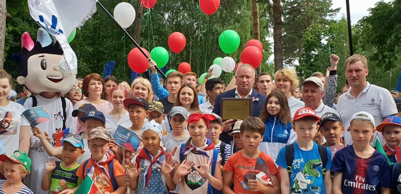 Флаг WorldSkills побывал в чистопольском Многопрофильном колледже