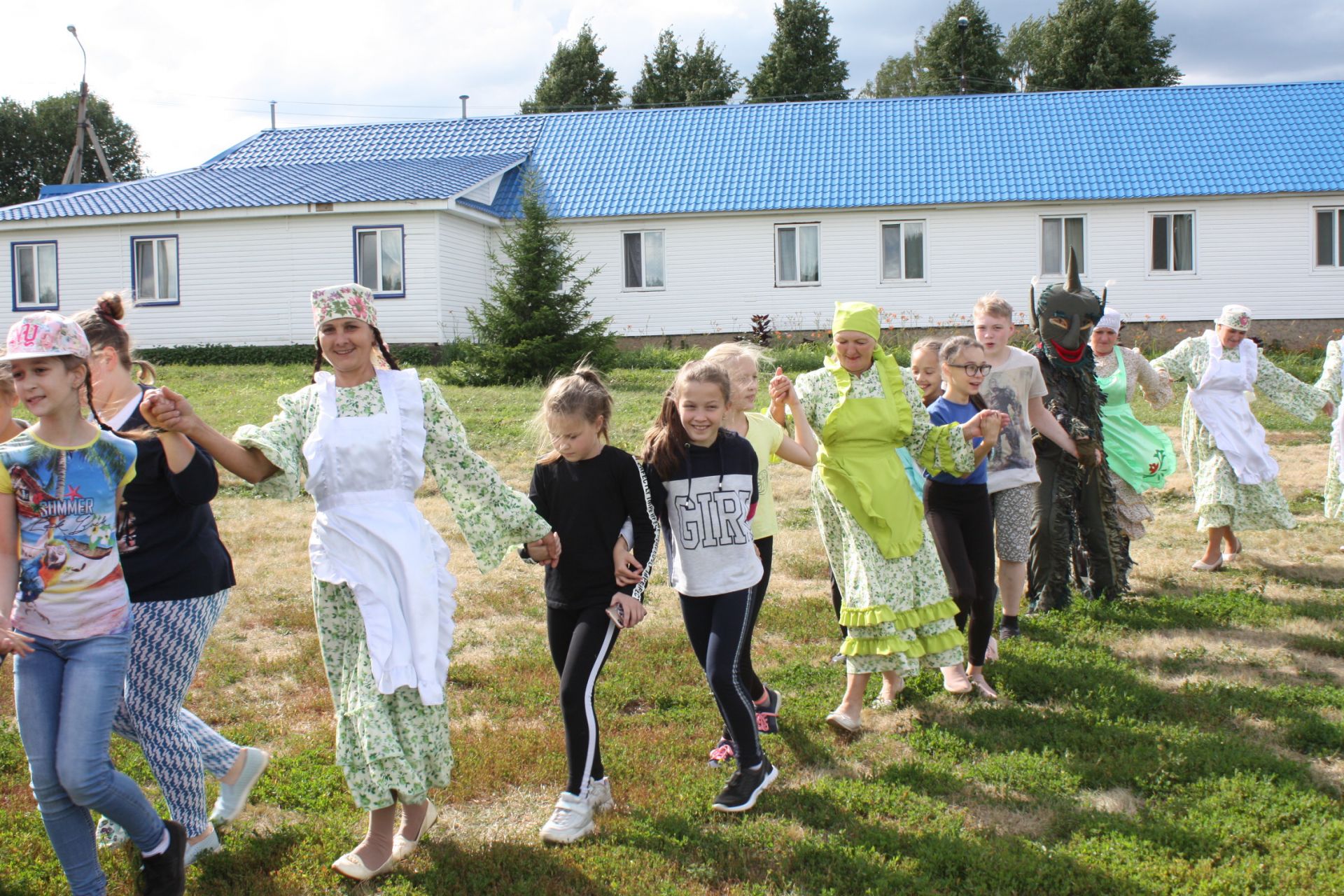 Сабантуй по-чистопольки: жители «Танцевальной деревни» побывали на народном празднике (ФОТОРЕПОРТАЖ)