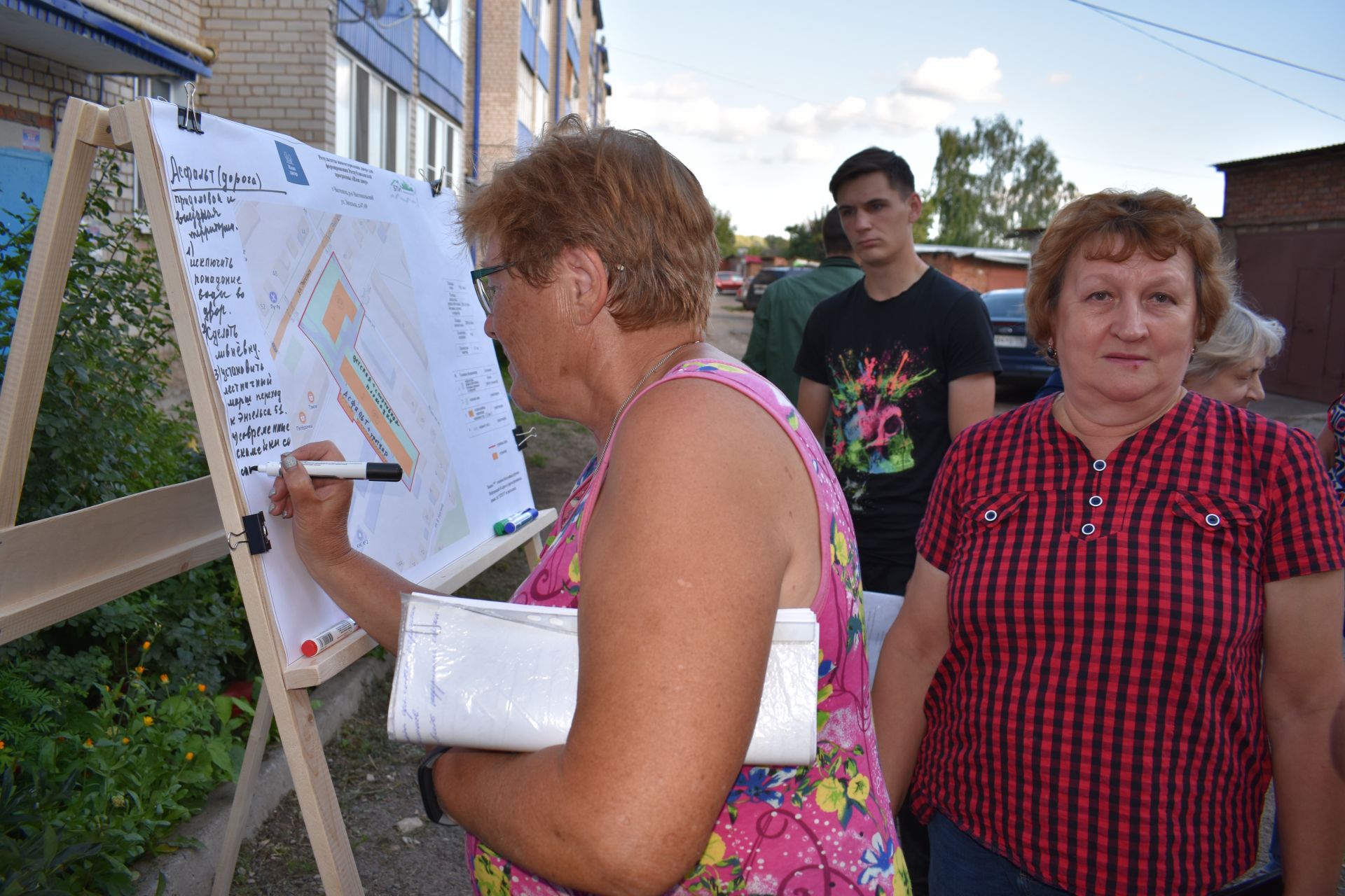 В Чистополе в рамках проекта «Наш двор» провели встречи с жильцами многоквартирных домов