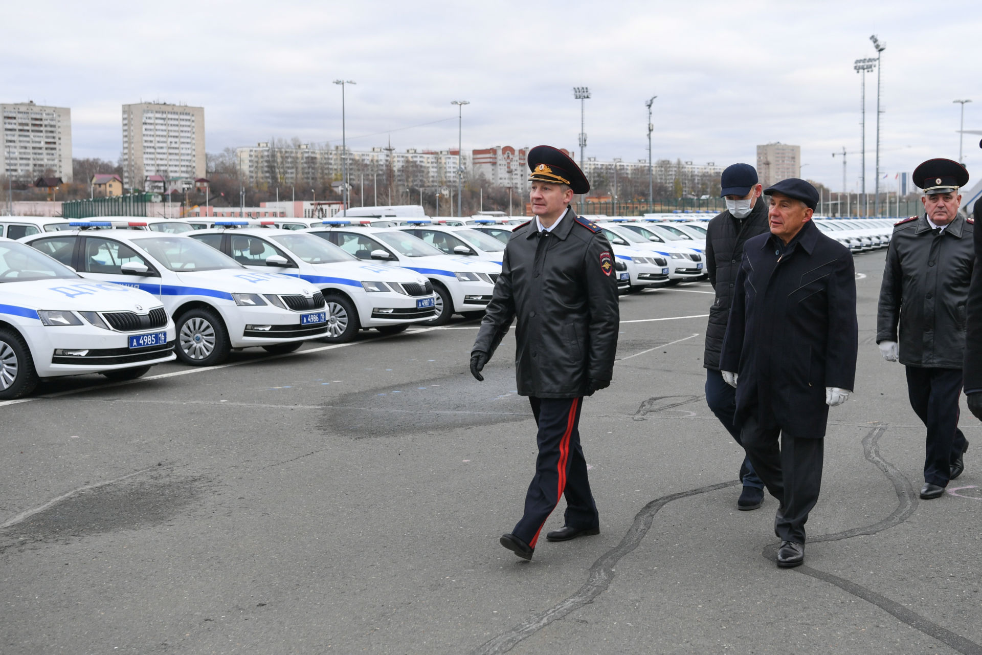 Новые машины полиции вручили