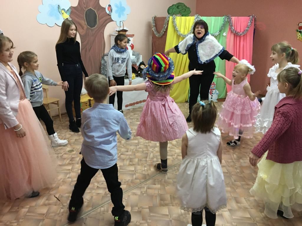 Чистопольские библиотекари устроили новогодние приключения мальчишкам и девчонкам из многодетных семей
