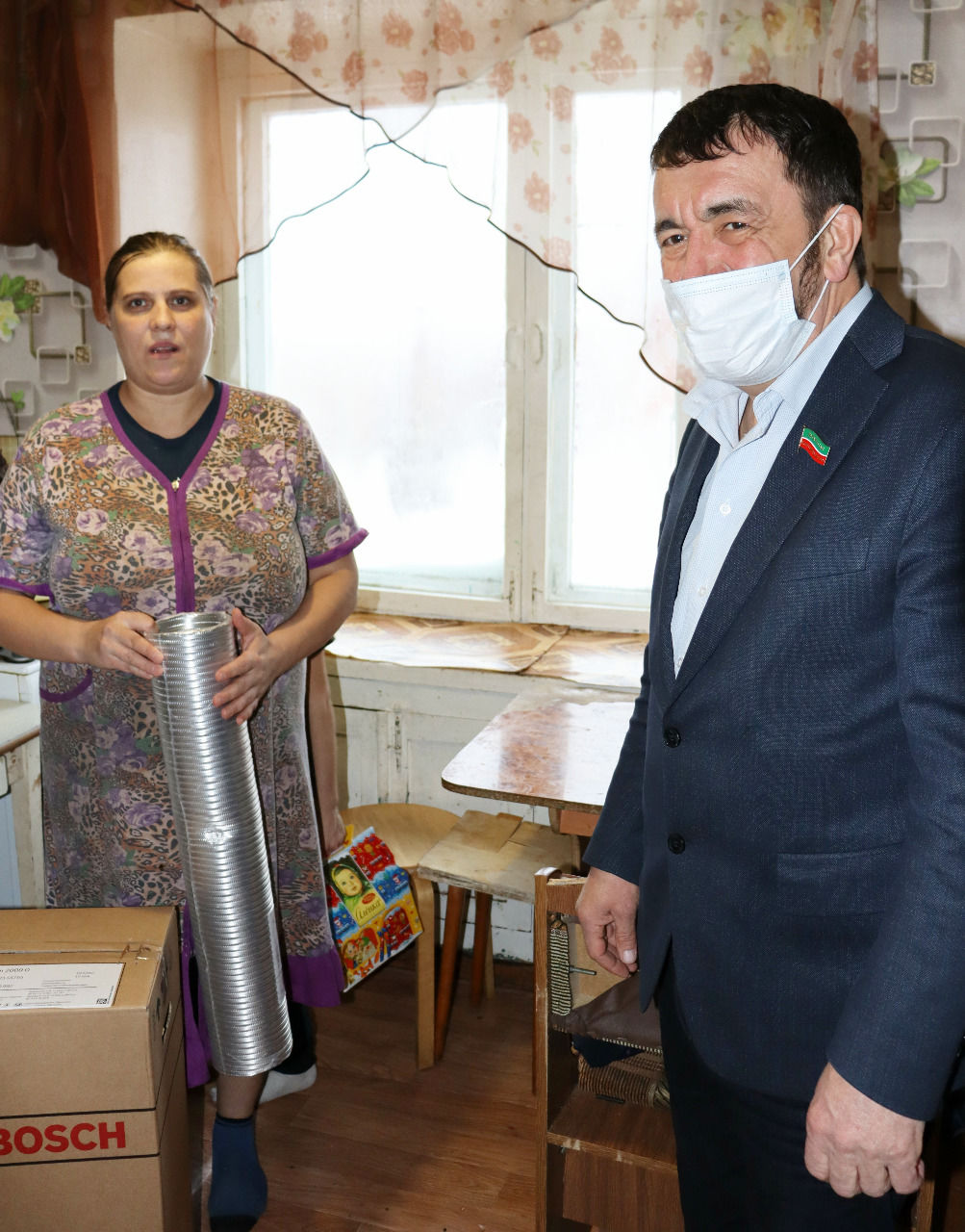 Многодетные семьи Чистополя получили подарки от депутата Госсовета РТ