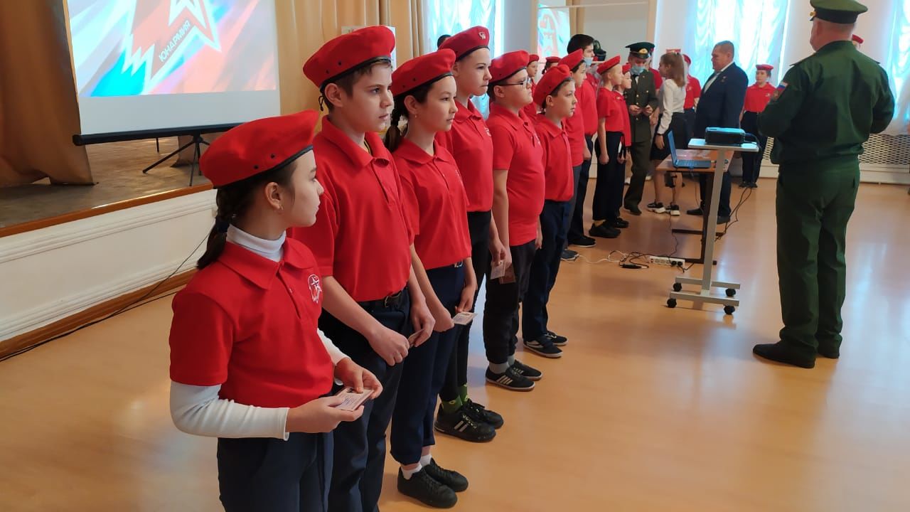 Чистопольские гимназисты вступили в ряды юнармейцев
