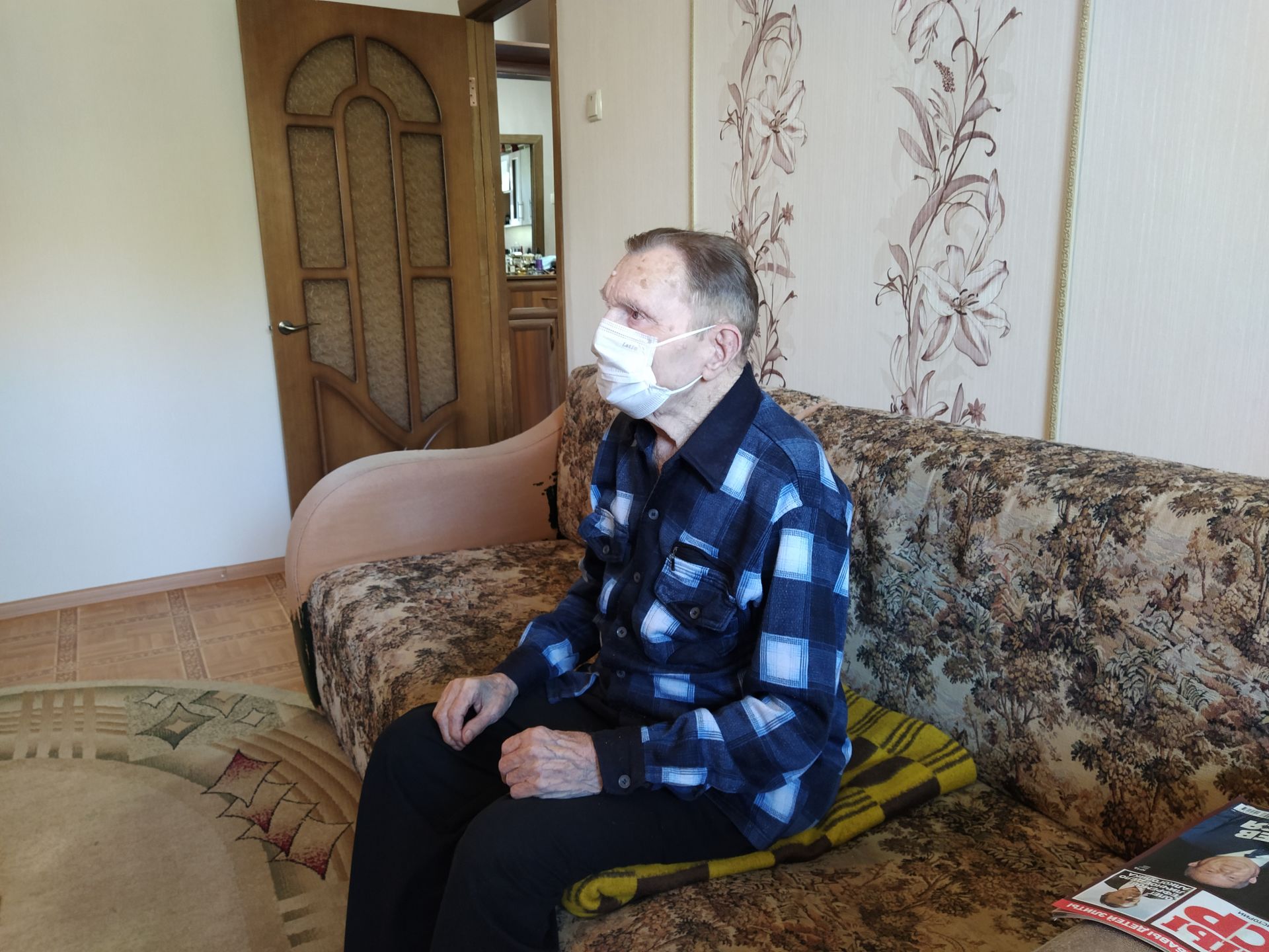 В Чистополе ветеран войны Геннадий Белоусов принимает поздравления с 95-летием
