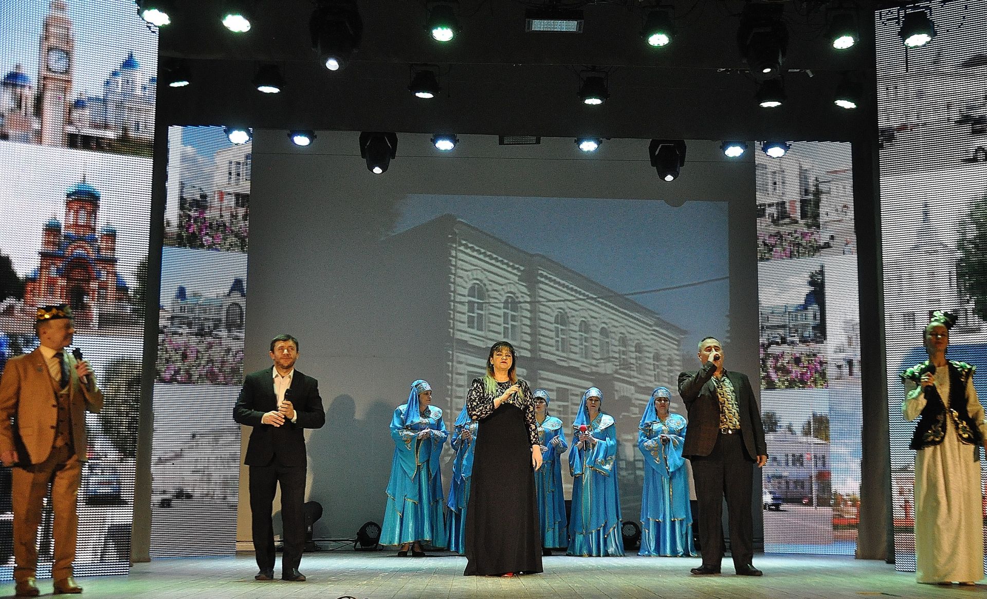 Год родных языков и народного единства в Чистополе начался с праздничного концерта