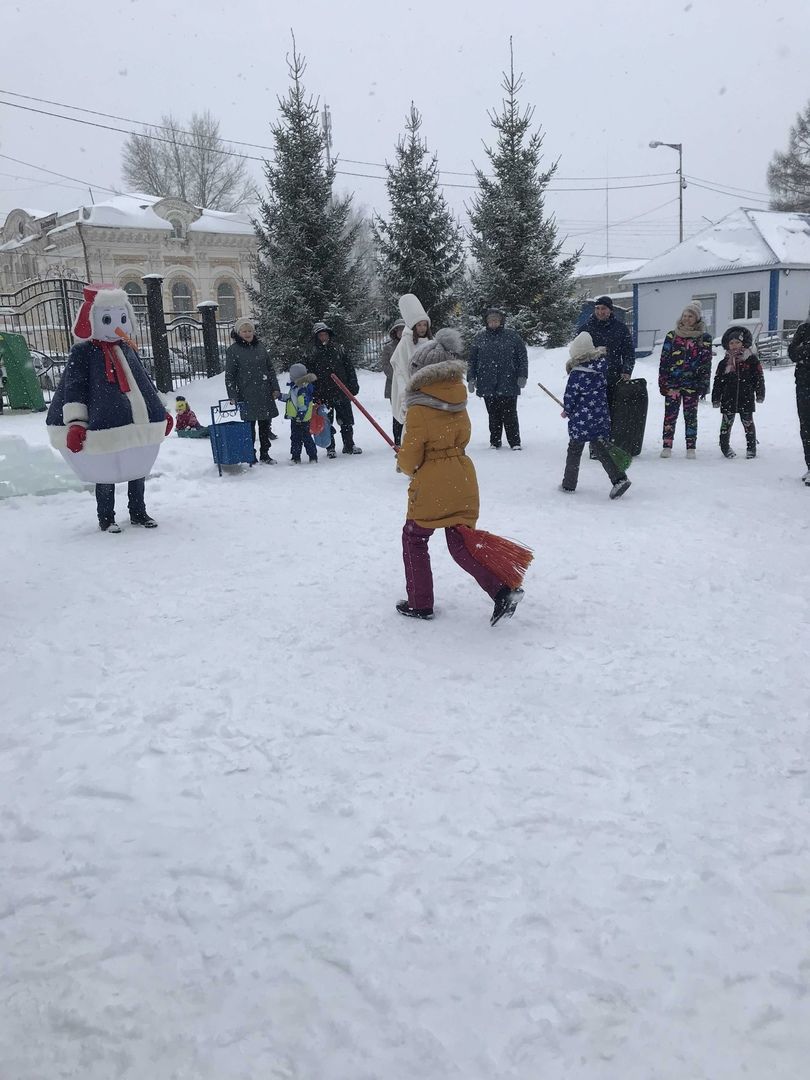 Чистопольцы от души повеселились на Фестивале снеговиков (фоторепортаж)