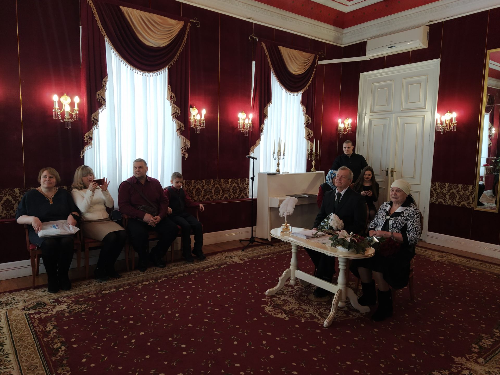 Супруги Шахтенковы принимали поздравления с золотой свадьбой в Чистопольском ЗАГСе