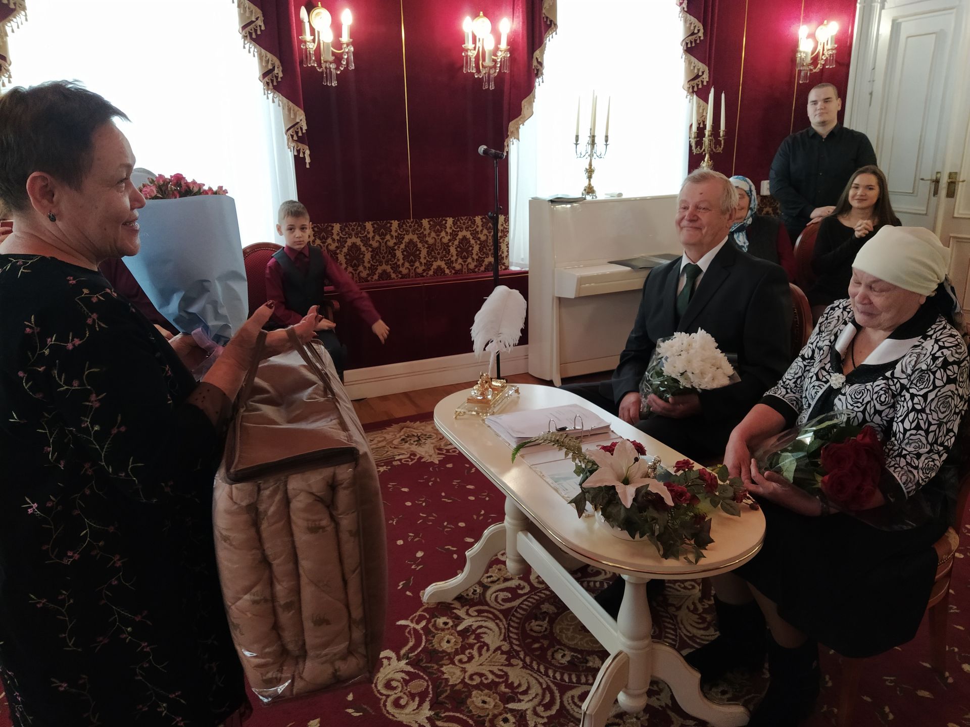 Супруги Шахтенковы принимали поздравления с золотой свадьбой в Чистопольском ЗАГСе