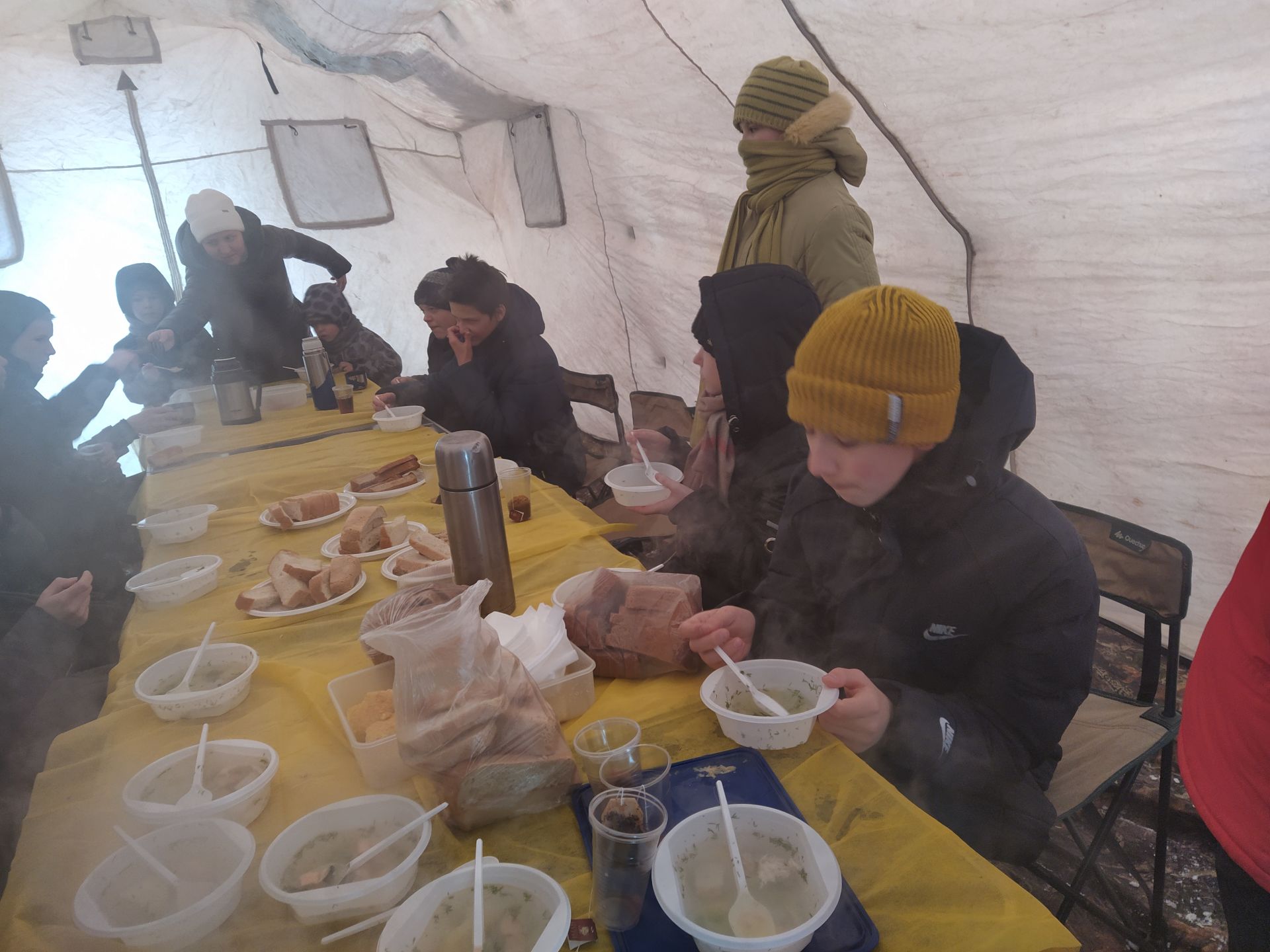 На фестивале Народной рыбалки чистопольцы варили уху, катались на снегоходах и участвовали в соревнованиях по подледному лову