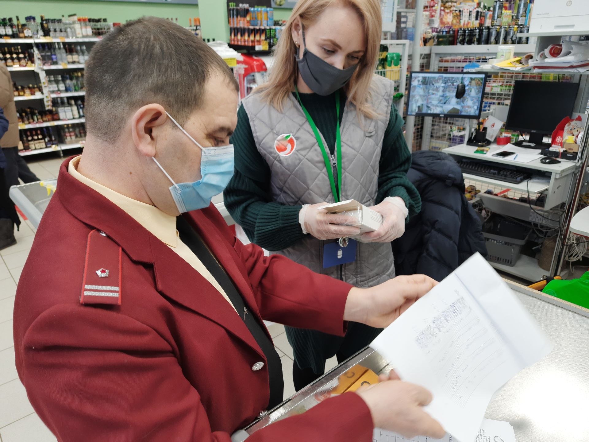 В Чистополе Роспотребнадзор проверил продуктовые магазины на соблюдение антиковидных мер