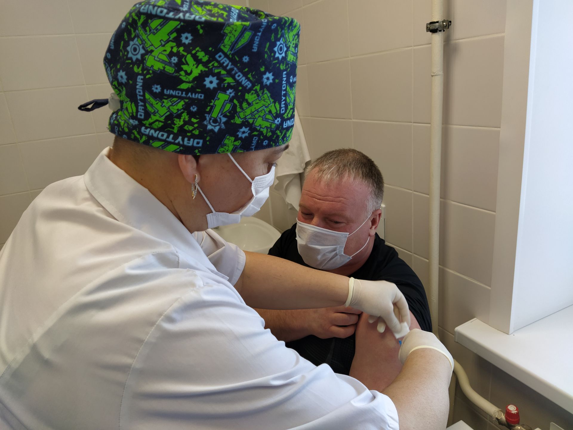 Глава Чистопольского района привился вторым компонентом вакцины от коронавируса
