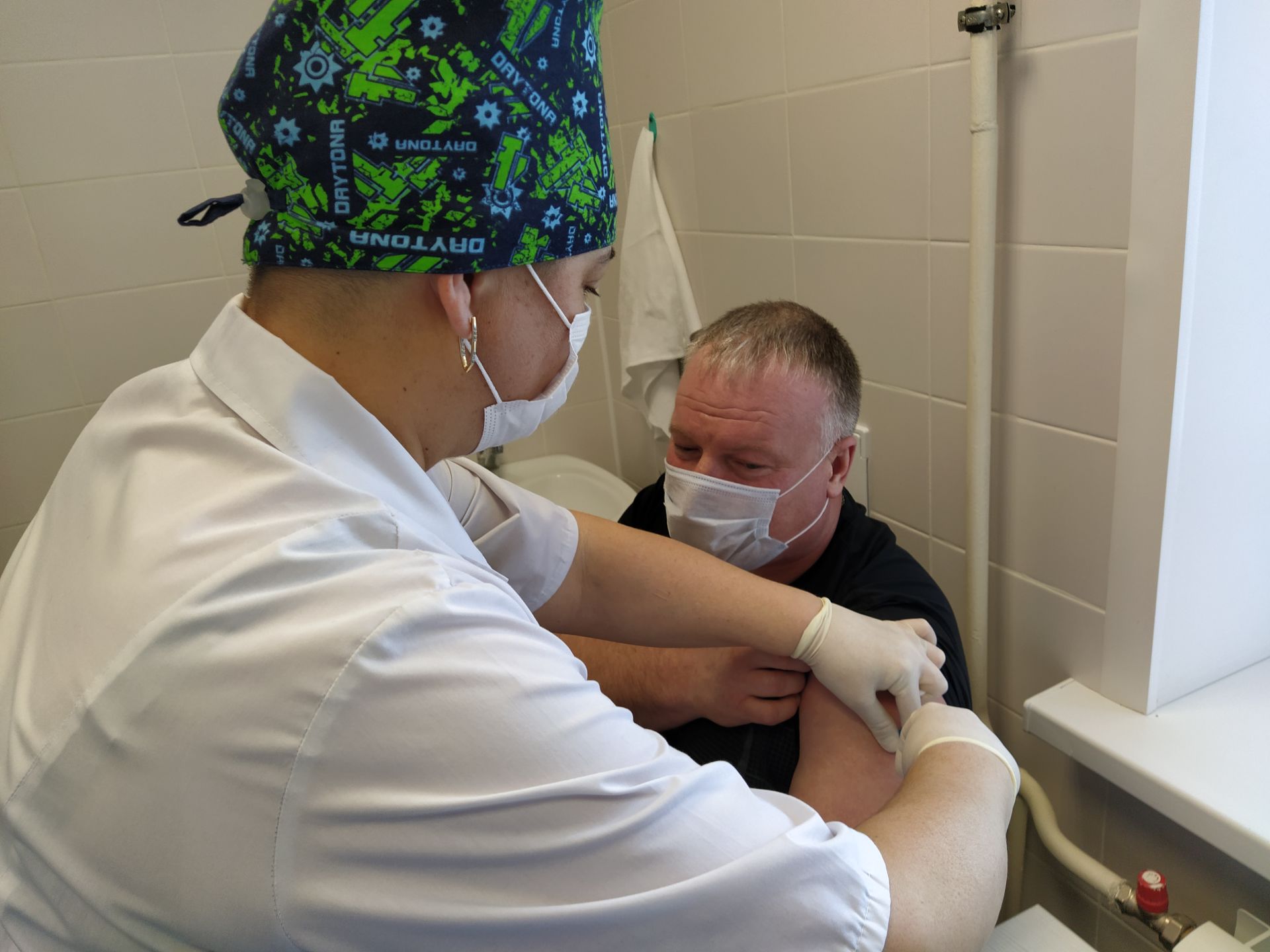 Глава Чистопольского района привился вторым компонентом вакцины от коронавируса