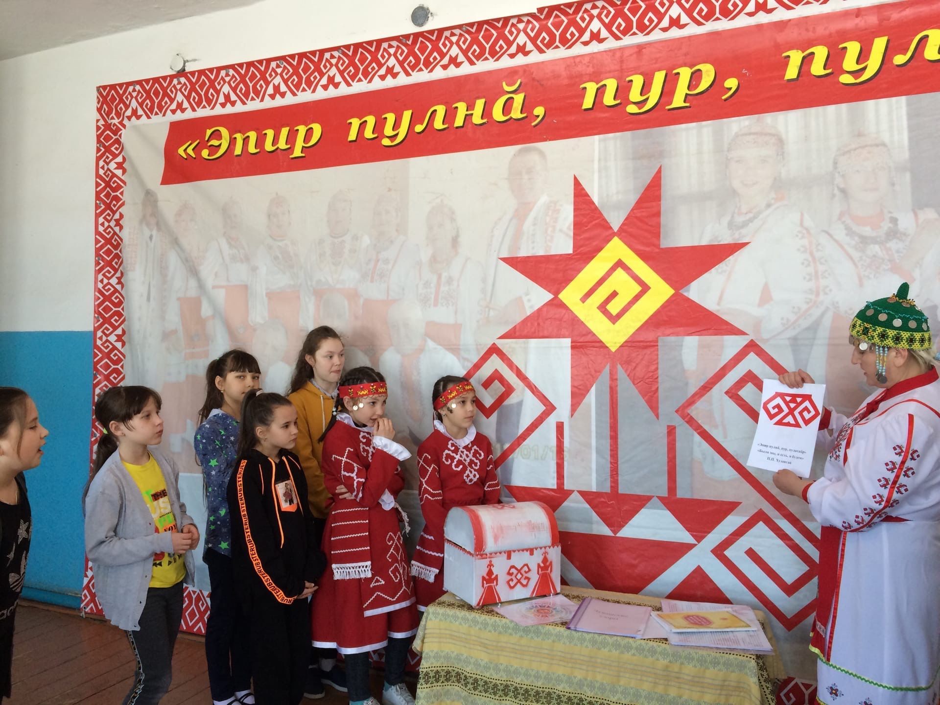 Юным жителям чистопольского села рассказали о чувашских национальных орнаментах