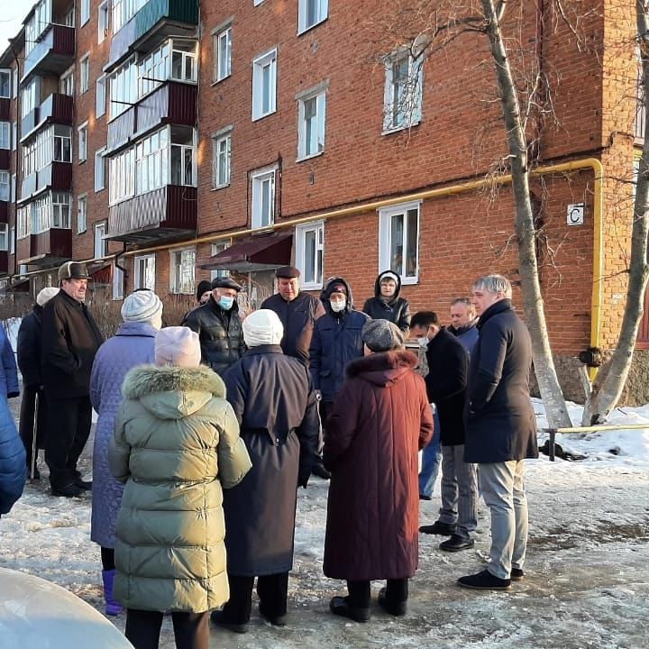 В Чистополе с жителями нескольких многоквартирных домов обсудили варианты благоустройства их дворов