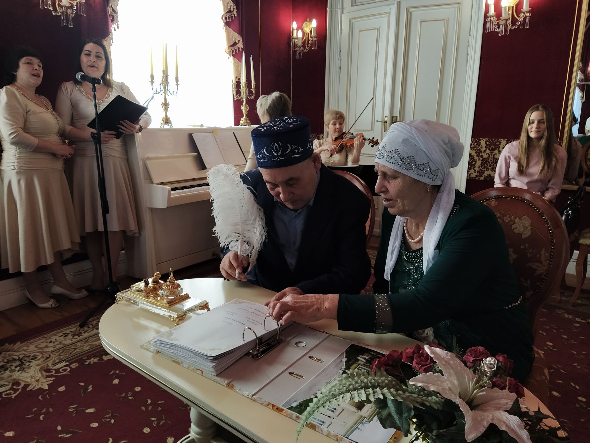 Супруги Гизатуллины отметили золотую свадьбу в Чистопольском ЗАГСе
