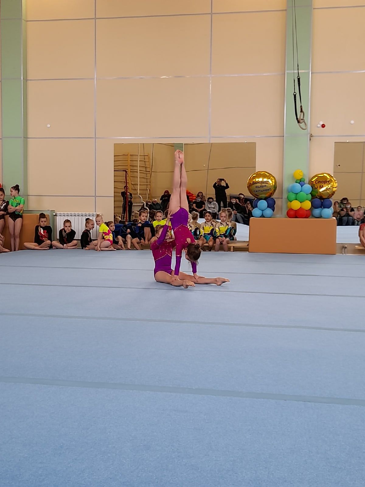 В чистопольской спортивной школе «Гимнаст» прошло первенство по акробатике