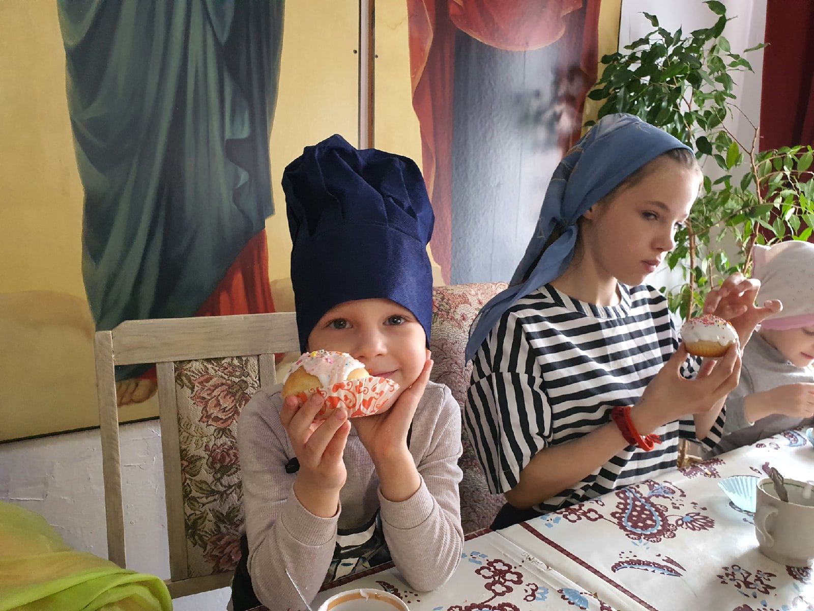 В Чистопольском храме детей учили украшать куличи