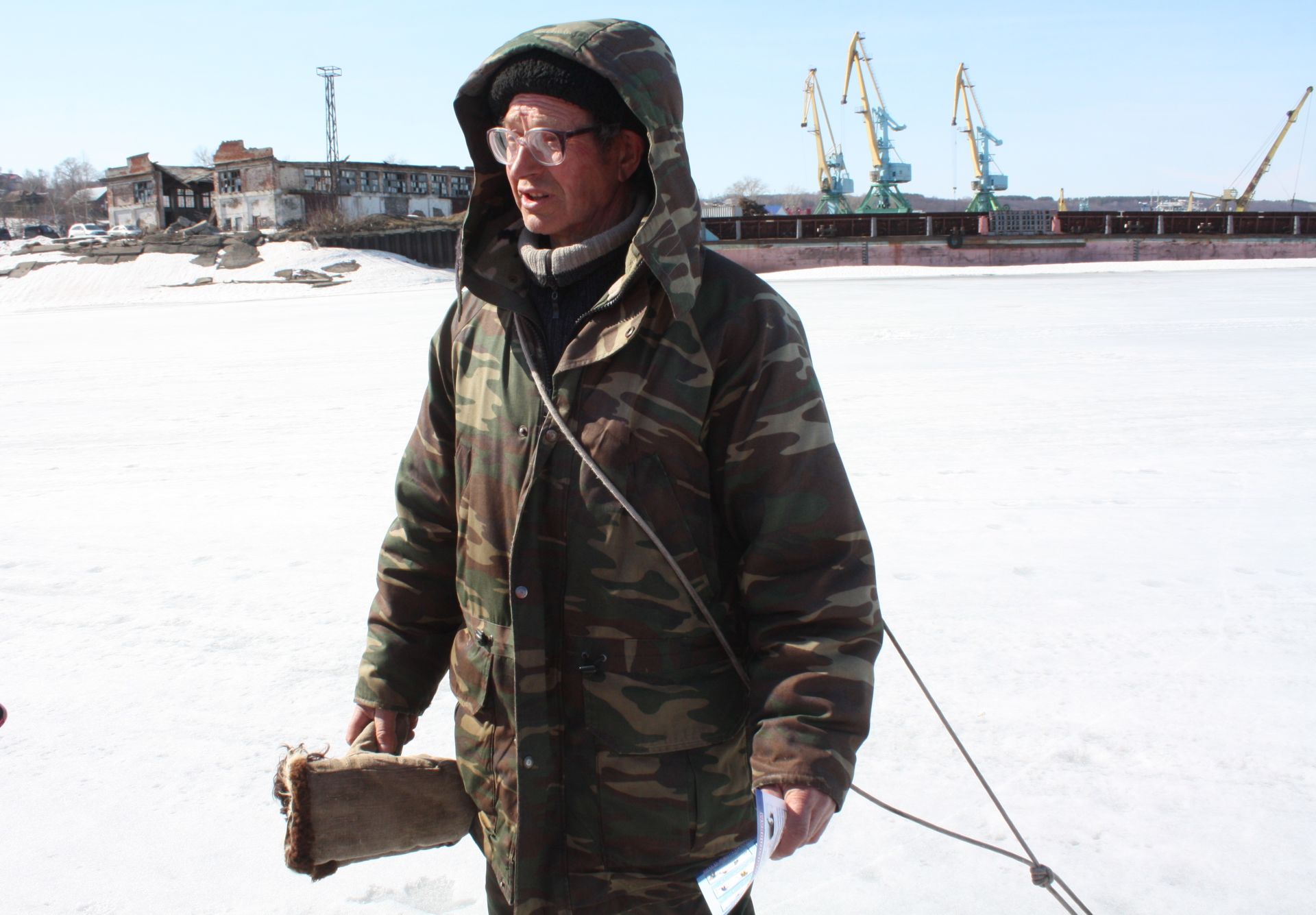Чистопольских рыбаков предупредили об опасности рыхлого льда (Фоторепортаж)