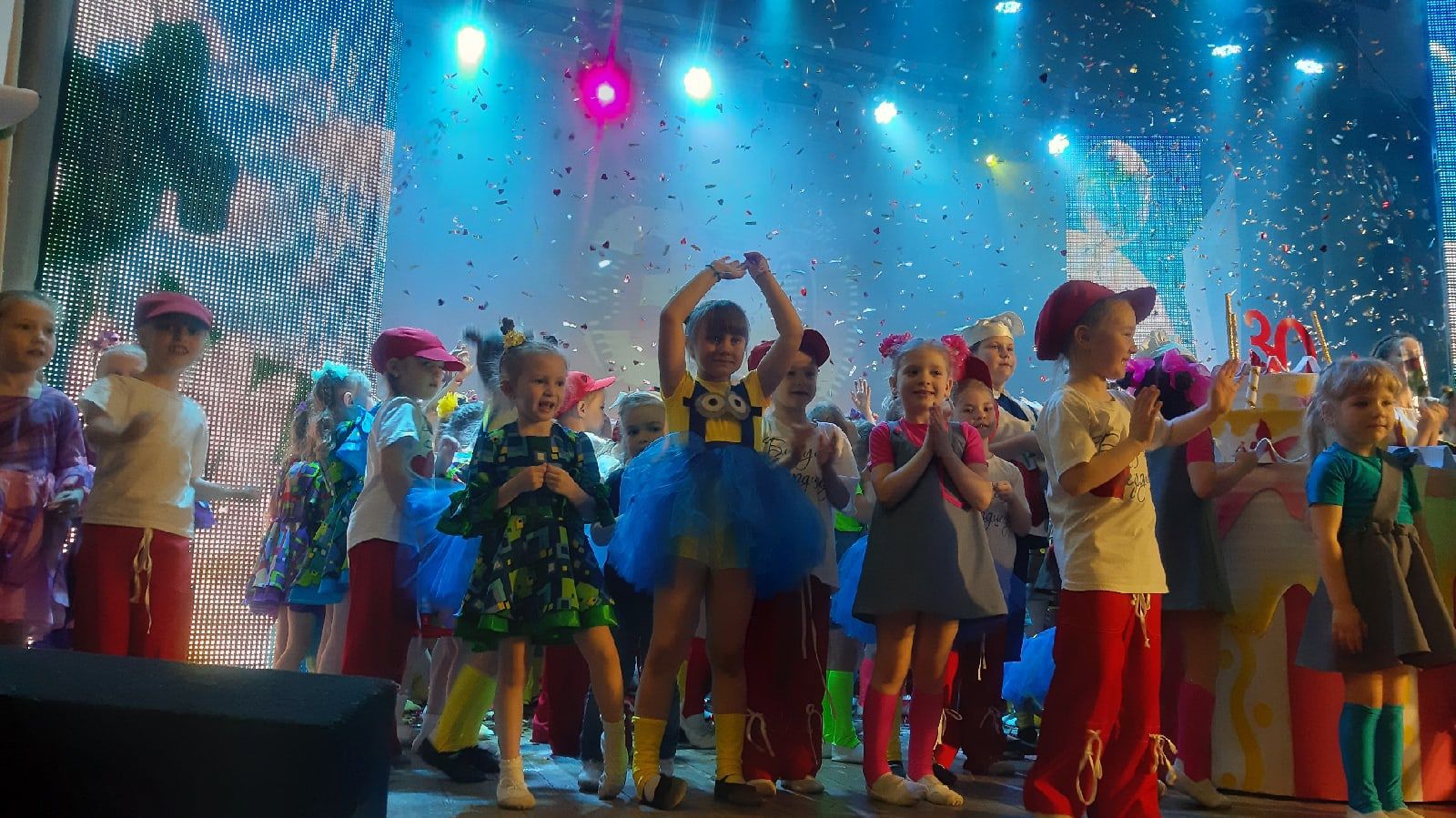 В Чистополе состоялся юбилейный гала-концерт танцевального коллектива «Ритмы детства», перенесенный из-за пандемии