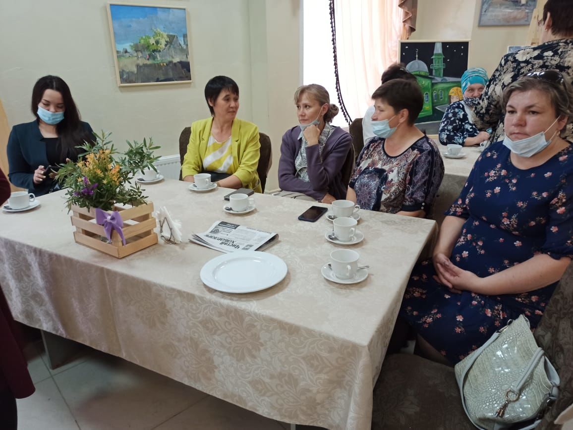 Чистопольцы встретились с представителями татарского книжного издательства (фоторепортаж)