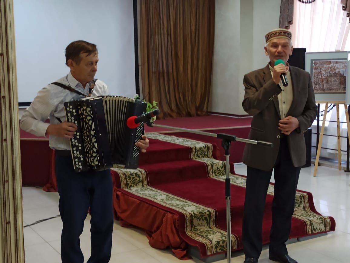 Чистопольцы встретились с представителями татарского книжного издательства (фоторепортаж)